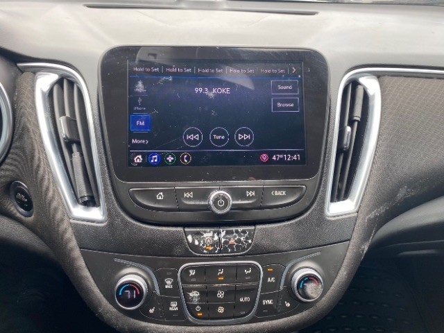 Chevrolet Malibu Vehicle Full-screen Gallery Image 12