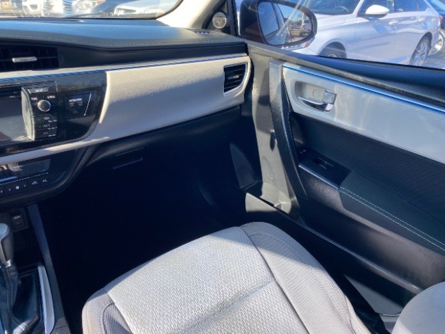 Toyota Corolla Vehicle Full-screen Gallery Image 10