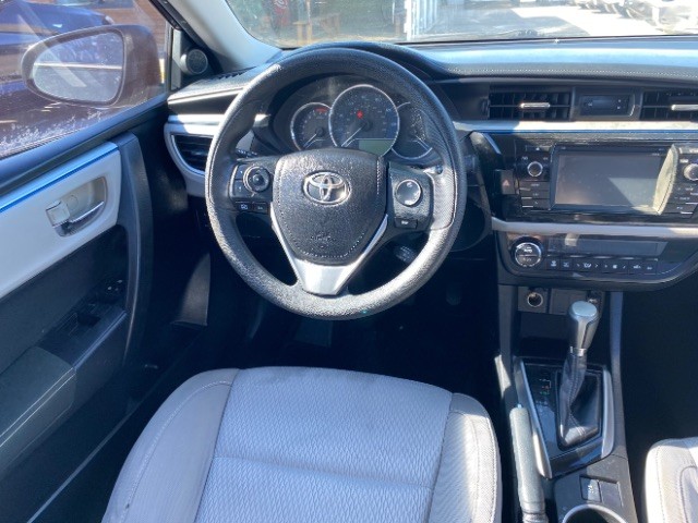 Toyota Corolla Vehicle Full-screen Gallery Image 11