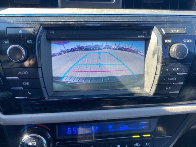 Toyota Corolla Vehicle Full-screen Gallery Image 13