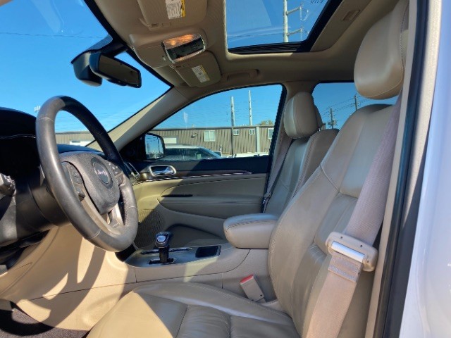 Jeep Grand Cherokee Vehicle Full-screen Gallery Image 08