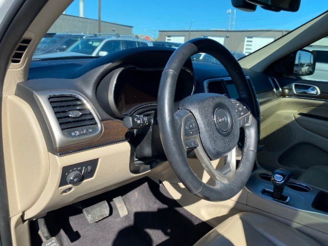 Jeep Grand Cherokee Vehicle Full-screen Gallery Image 09