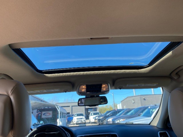 Jeep Grand Cherokee Vehicle Full-screen Gallery Image 12