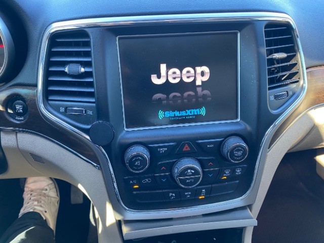 Jeep Grand Cherokee Vehicle Full-screen Gallery Image 13