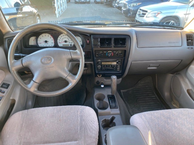 Toyota Tacoma Vehicle Full-screen Gallery Image 06