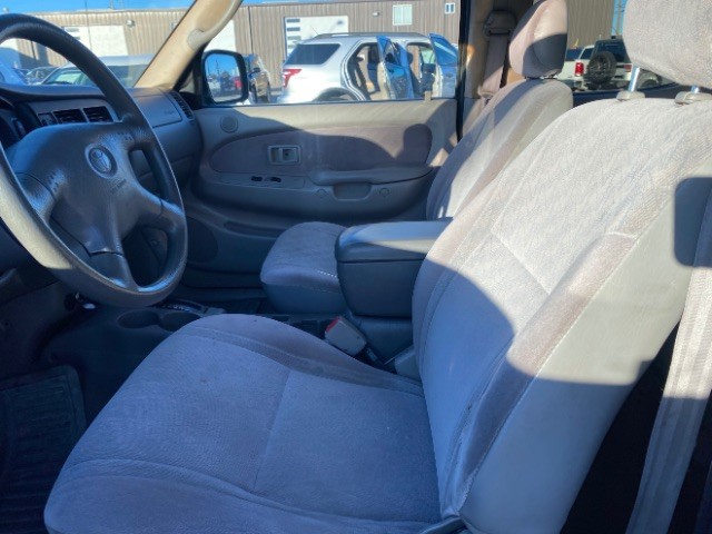 Toyota Tacoma Vehicle Full-screen Gallery Image 08