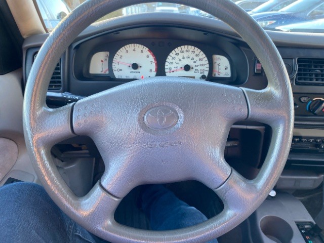 Toyota Tacoma Vehicle Full-screen Gallery Image 13