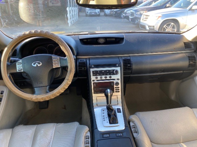 INFINITI G35 Sedan Vehicle Full-screen Gallery Image 06