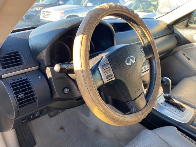 INFINITI G35 Sedan Vehicle Full-screen Gallery Image 09