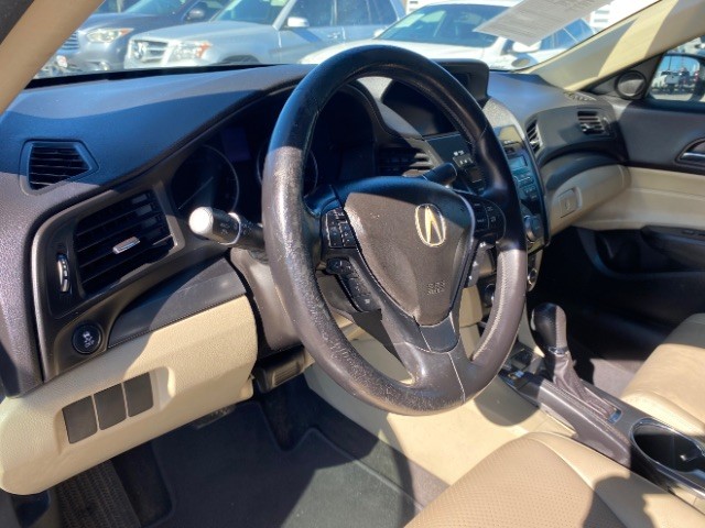 Acura ILX Vehicle Full-screen Gallery Image 09