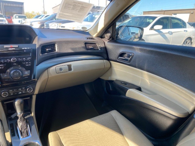 Acura ILX Vehicle Full-screen Gallery Image 10