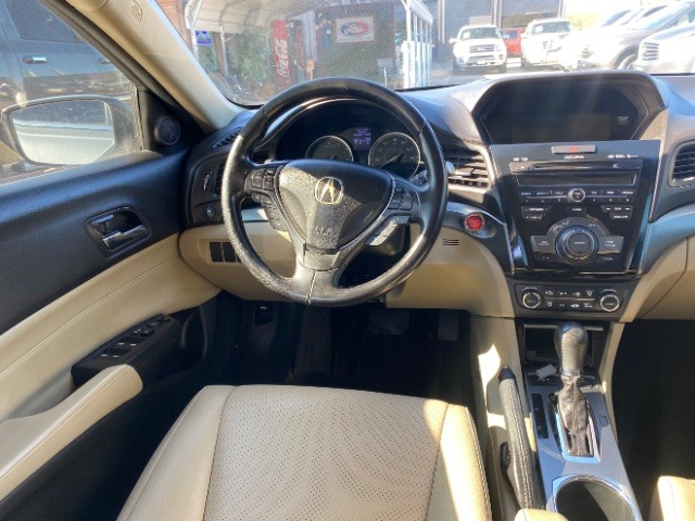 Acura ILX Vehicle Full-screen Gallery Image 11