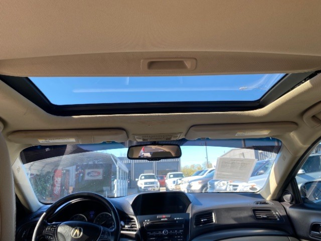 Acura ILX Vehicle Full-screen Gallery Image 12