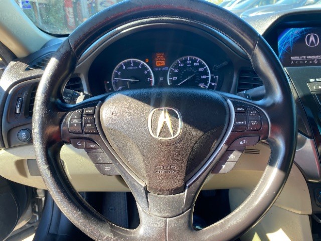 Acura ILX Vehicle Full-screen Gallery Image 15