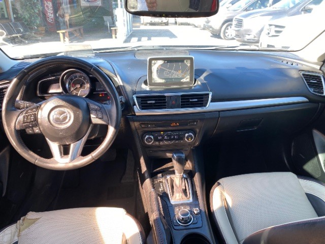 Mazda Mazda3 Hatchback Vehicle Full-screen Gallery Image 06