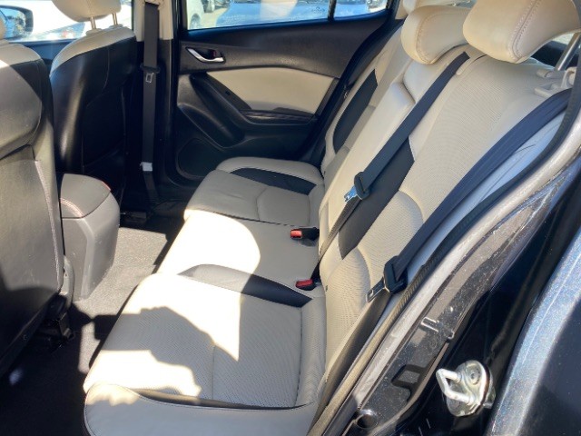 Mazda Mazda3 Hatchback Vehicle Full-screen Gallery Image 07