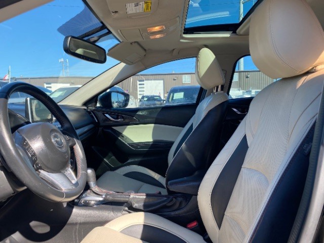 Mazda Mazda3 Hatchback Vehicle Full-screen Gallery Image 08