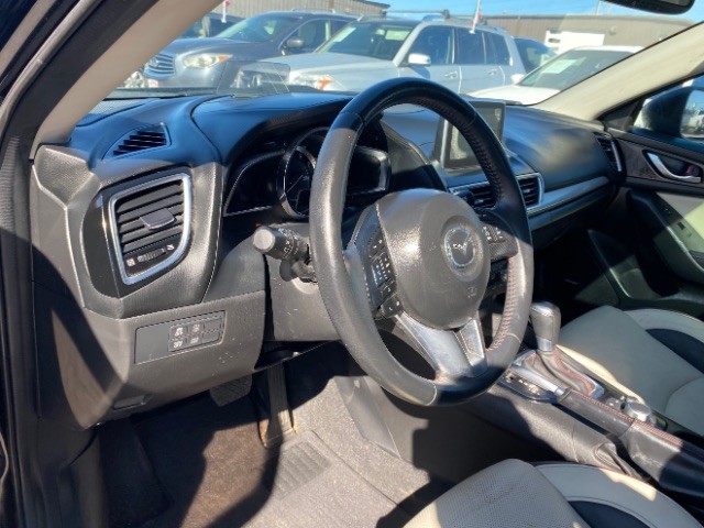 Mazda Mazda3 Hatchback Vehicle Full-screen Gallery Image 09