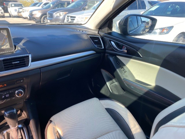 Mazda Mazda3 Hatchback Vehicle Full-screen Gallery Image 10