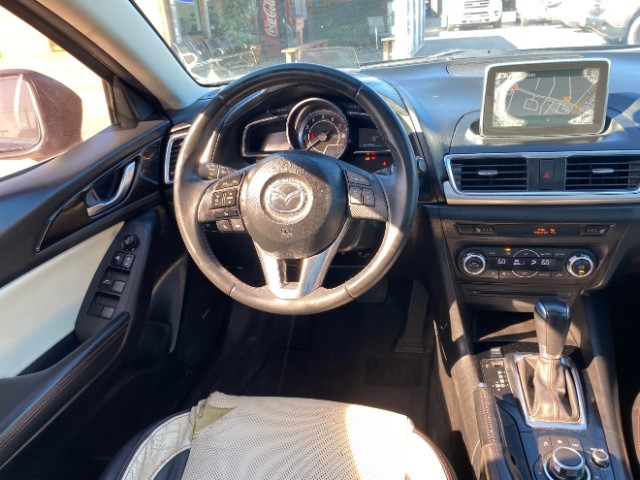 Mazda Mazda3 Hatchback Vehicle Full-screen Gallery Image 11