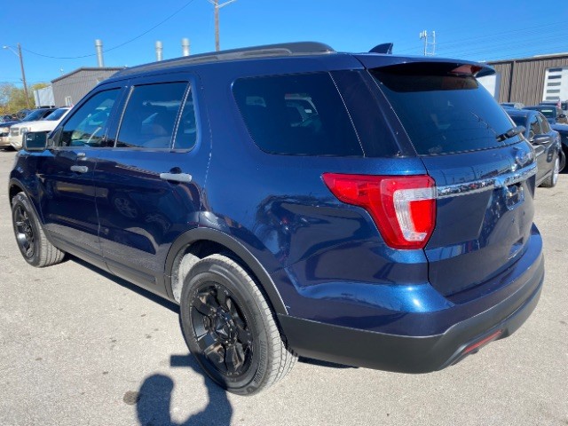 Ford Explorer Vehicle Full-screen Gallery Image 04