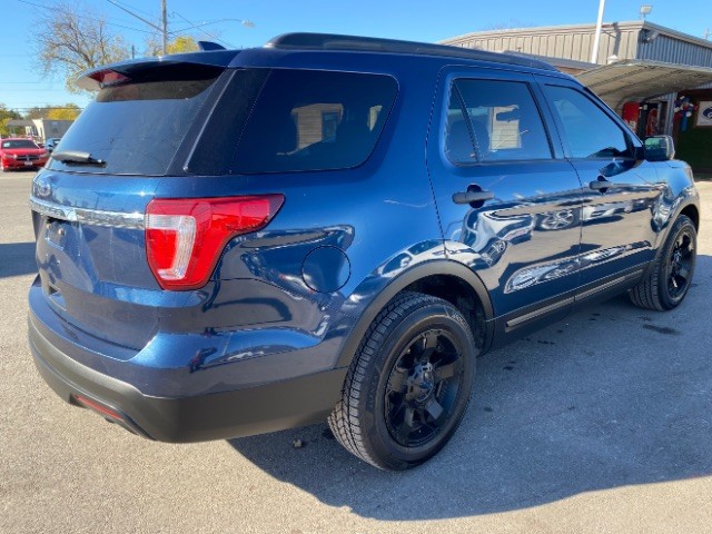 Ford Explorer Vehicle Full-screen Gallery Image 05