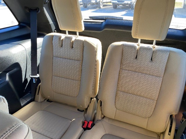 Ford Explorer Vehicle Full-screen Gallery Image 07