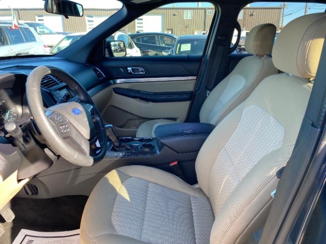 Ford Explorer Vehicle Full-screen Gallery Image 09