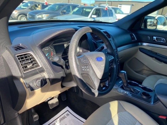 Ford Explorer Vehicle Full-screen Gallery Image 10