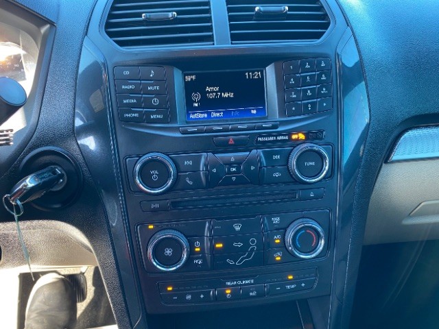 Ford Explorer Vehicle Full-screen Gallery Image 13