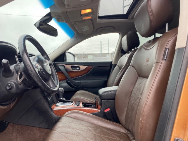 INFINITI FX35 Vehicle Full-screen Gallery Image 08