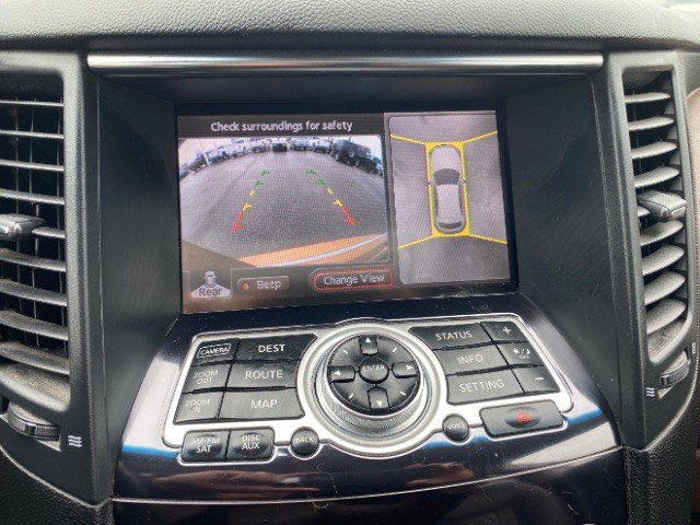 INFINITI FX35 Vehicle Full-screen Gallery Image 14