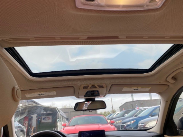 BMW 3 Series Vehicle Full-screen Gallery Image 10