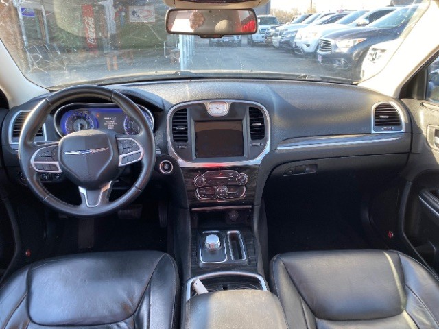 Chrysler 300 Vehicle Full-screen Gallery Image 06
