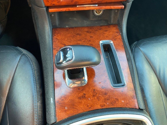 Chrysler 300 Vehicle Full-screen Gallery Image 13