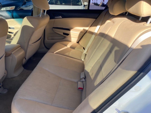 Honda Accord Sedan Vehicle Full-screen Gallery Image 07