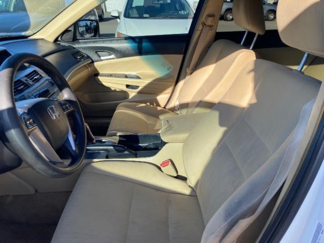 Honda Accord Sedan Vehicle Full-screen Gallery Image 08