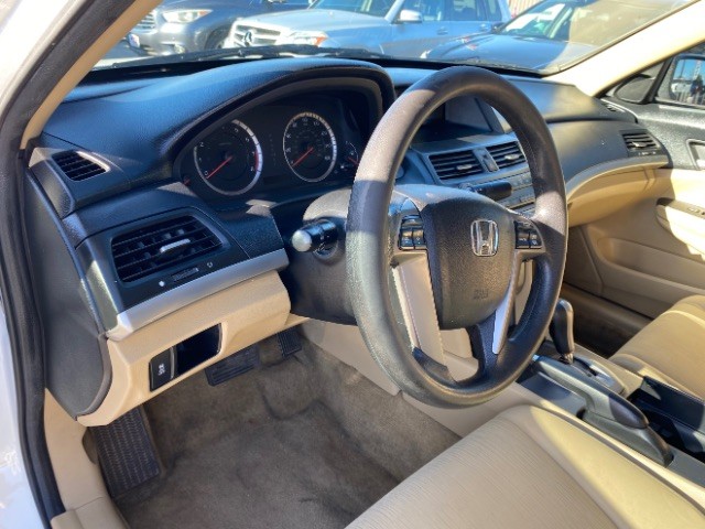 Honda Accord Sedan Vehicle Full-screen Gallery Image 09