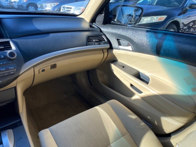 Honda Accord Sedan Vehicle Full-screen Gallery Image 10