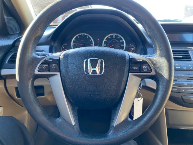 Honda Accord Sedan Vehicle Full-screen Gallery Image 13
