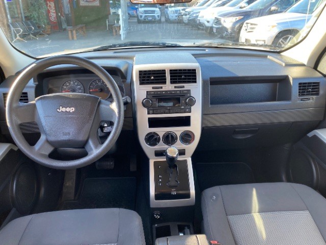 Jeep Patriot Vehicle Full-screen Gallery Image 06