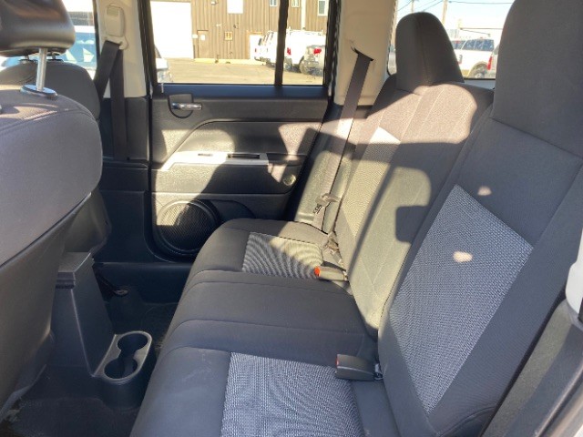 Jeep Patriot Vehicle Full-screen Gallery Image 07