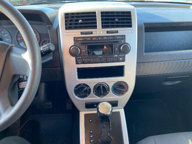 Jeep Patriot Vehicle Full-screen Gallery Image 12