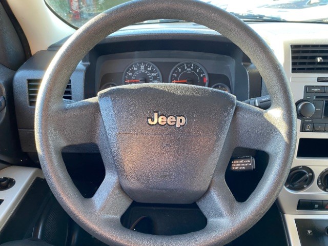 Jeep Patriot Vehicle Full-screen Gallery Image 13