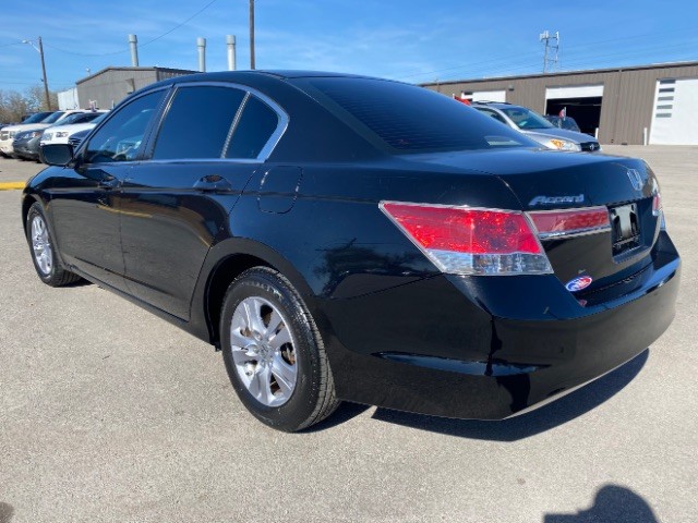 Honda Accord Sedan Vehicle Full-screen Gallery Image 04