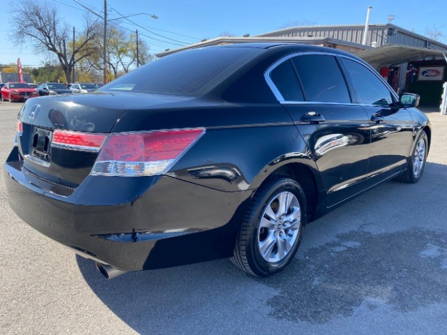 Honda Accord Sedan Vehicle Full-screen Gallery Image 05