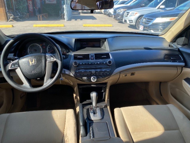 Honda Accord Sedan Vehicle Full-screen Gallery Image 06