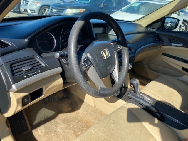 Honda Accord Sedan Vehicle Full-screen Gallery Image 09