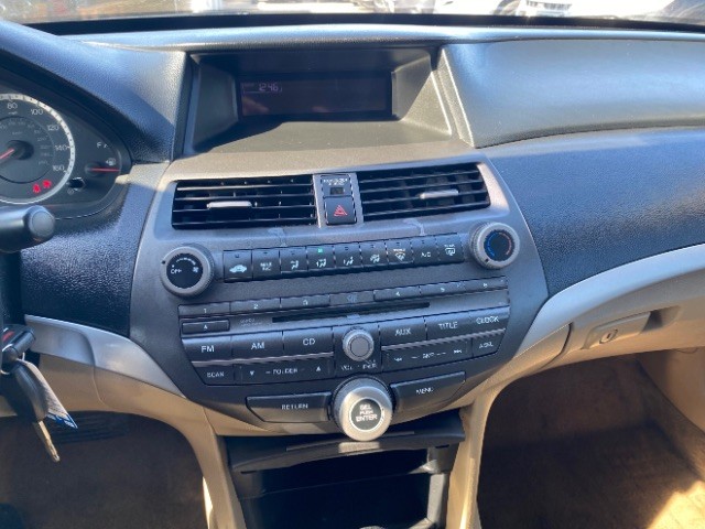 Honda Accord Sedan Vehicle Full-screen Gallery Image 12