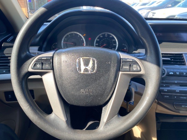 Honda Accord Sedan Vehicle Full-screen Gallery Image 13